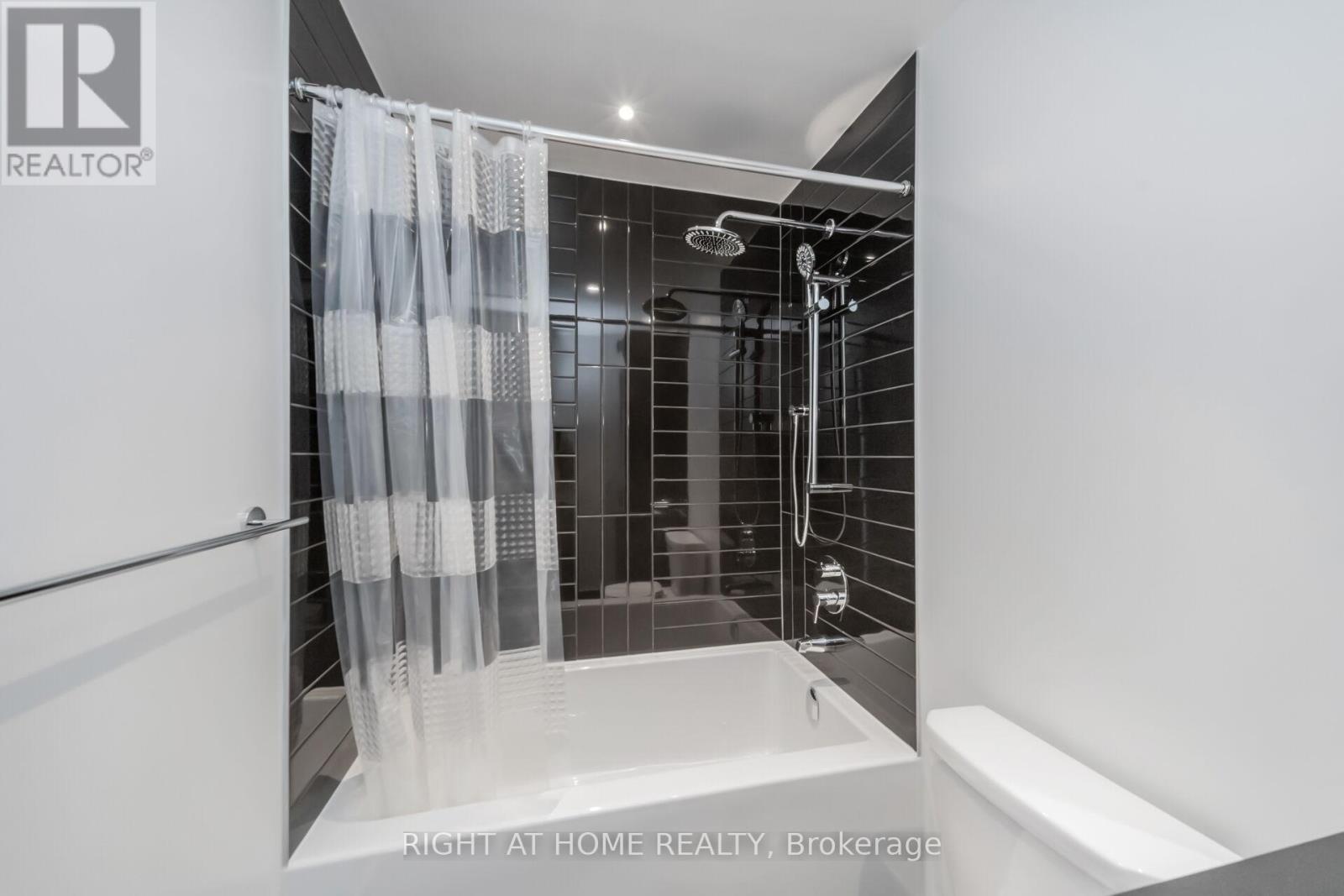 3111 - 448 Burmhamthorpe Road, Mississauga, Ontario  L5B 0R4 - Photo 26 - W13040058