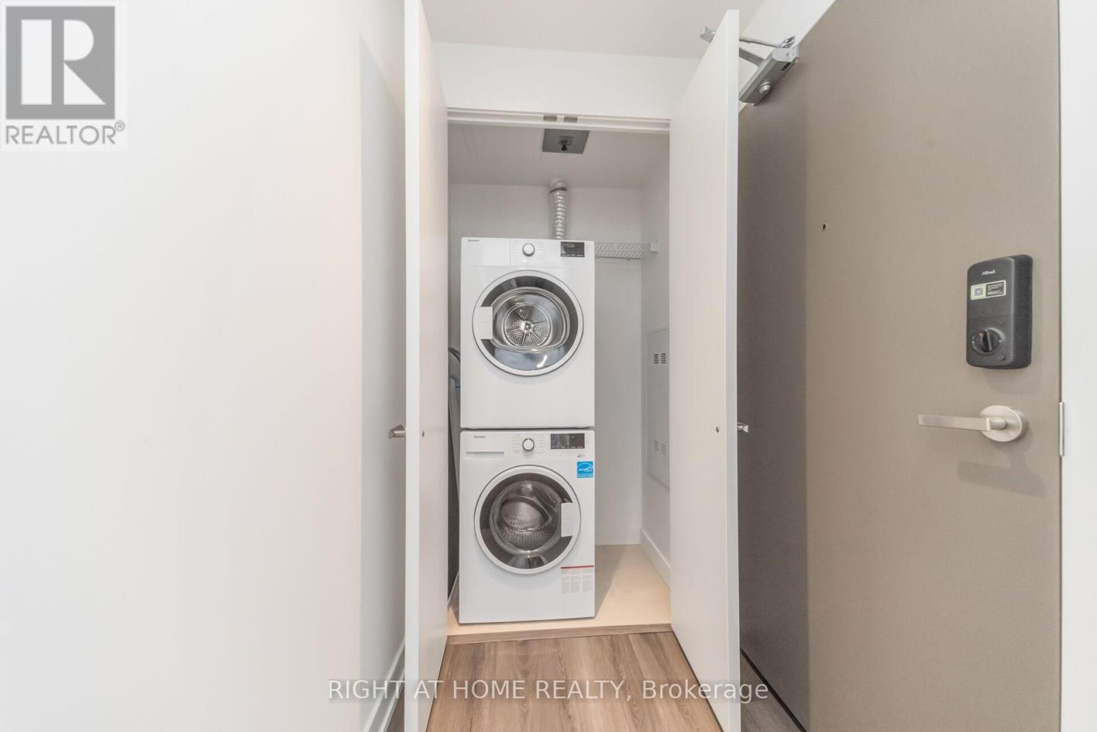 3111 - 448 Burmhamthorpe Road, Mississauga, Ontario  L5B 0R4 - Photo 8 - W13040058