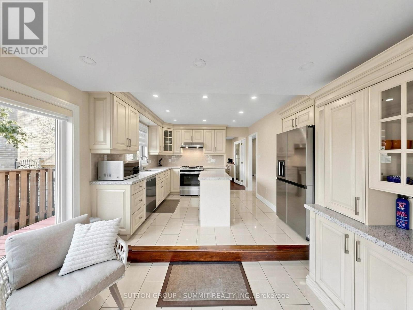 3485 Cawthra Road, Mississauga (Applewood), Ontario  L5A 2X9 - Photo 15 - W13040078