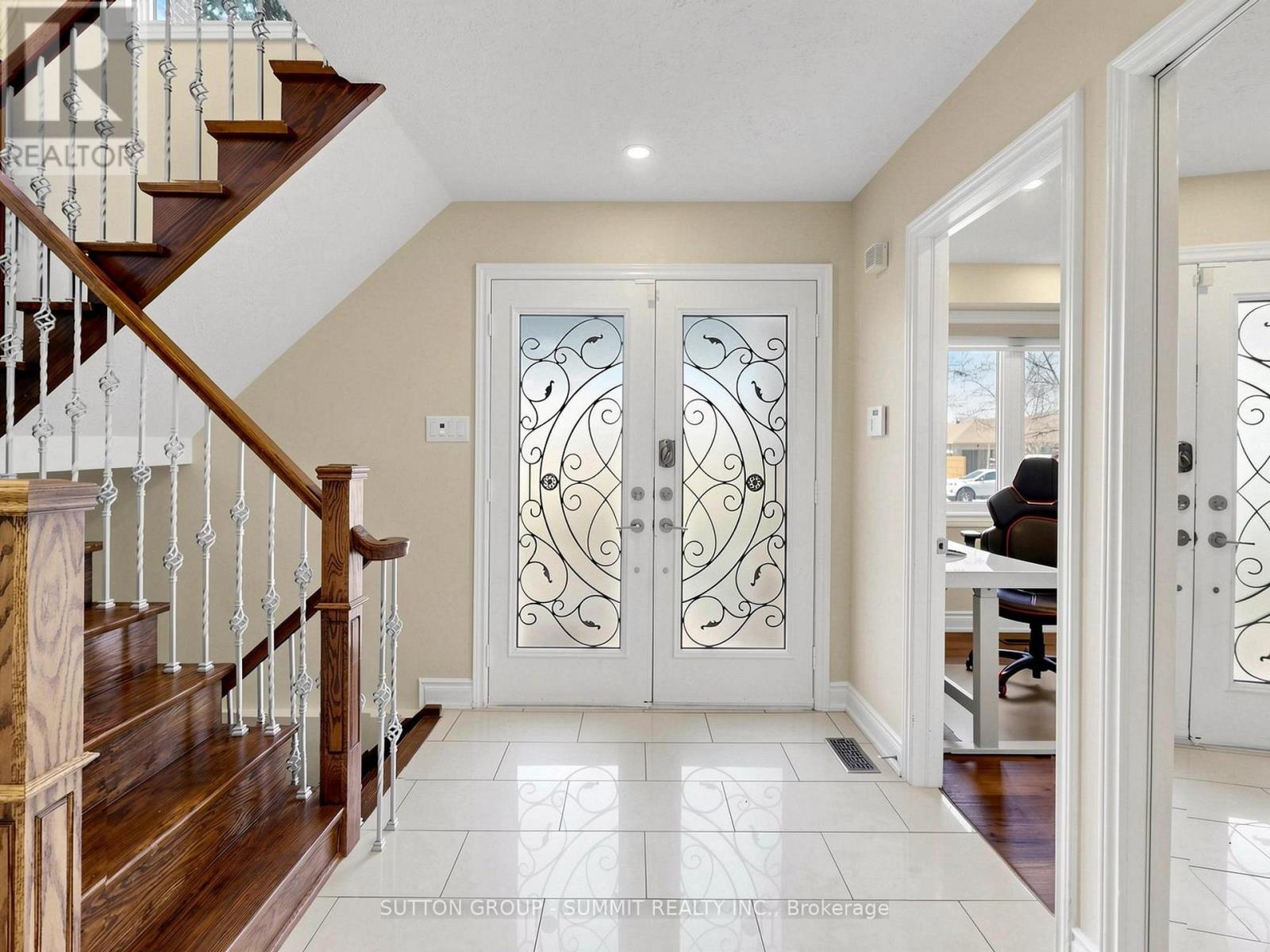 3485 Cawthra Road, Mississauga (Applewood), Ontario  L5A 2X9 - Photo 19 - W13040078