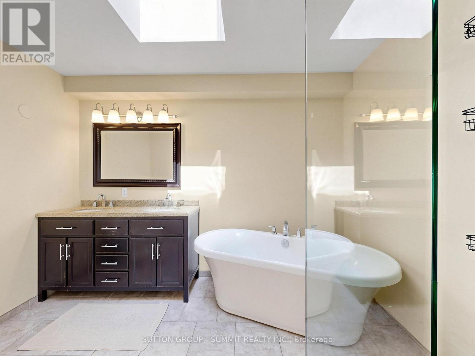 3485 Cawthra Road, Mississauga (Applewood), Ontario  L5A 2X9 - Photo 33 - W13040078