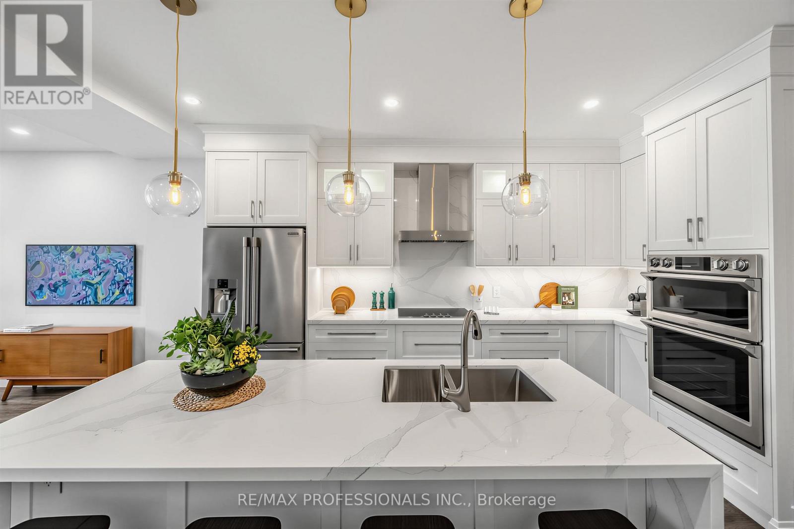 215 Gilbert Avenue, Toronto (Caledonia-Fairbank), Ontario  M6E 4W6 - Photo 11 - W13040084