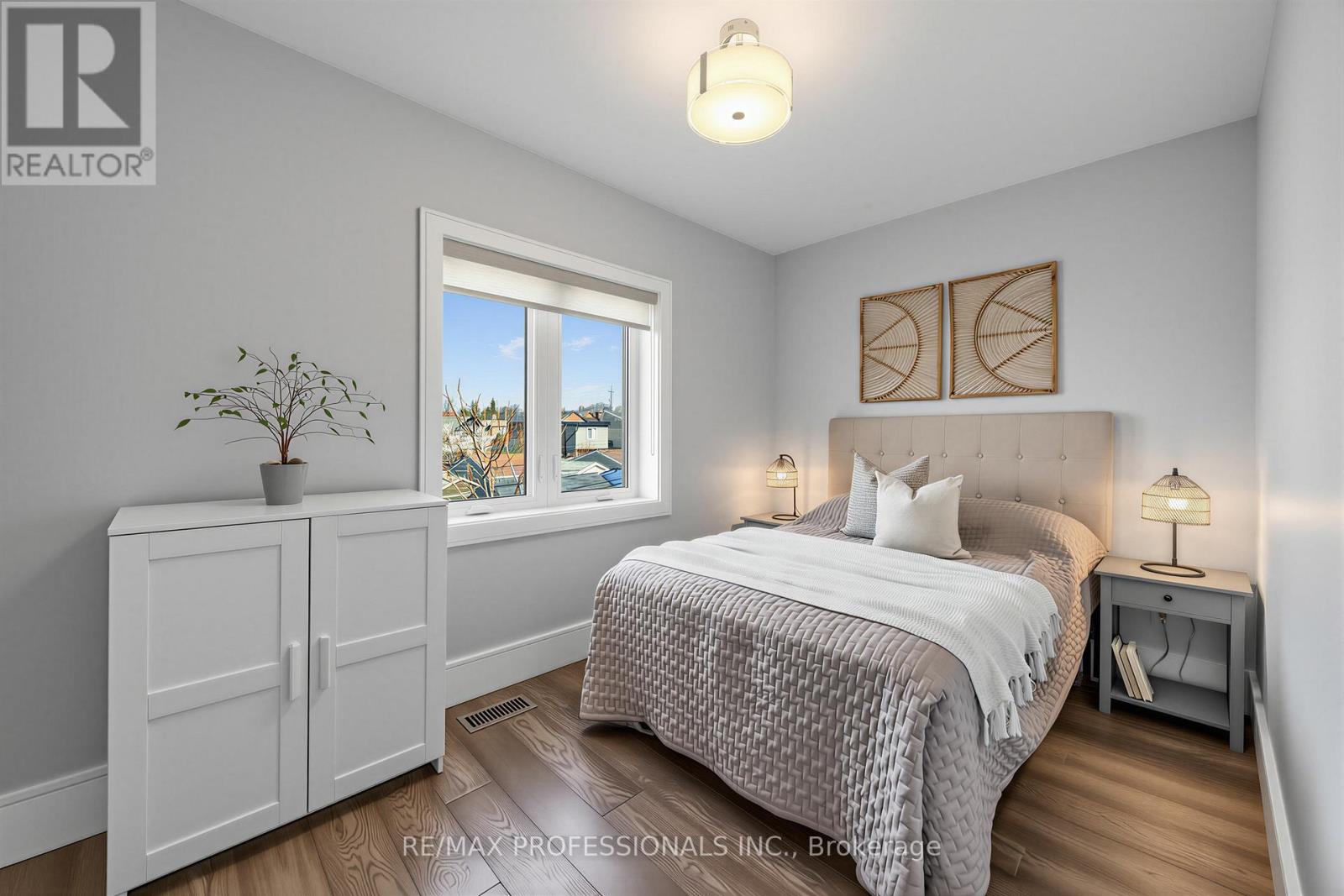 215 Gilbert Avenue, Toronto (Caledonia-Fairbank), Ontario  M6E 4W6 - Photo 16 - W13040084