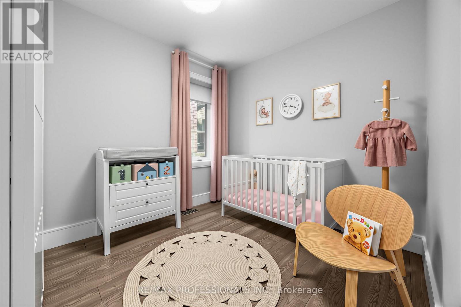 215 Gilbert Avenue, Toronto (Caledonia-Fairbank), Ontario  M6E 4W6 - Photo 17 - W13040084