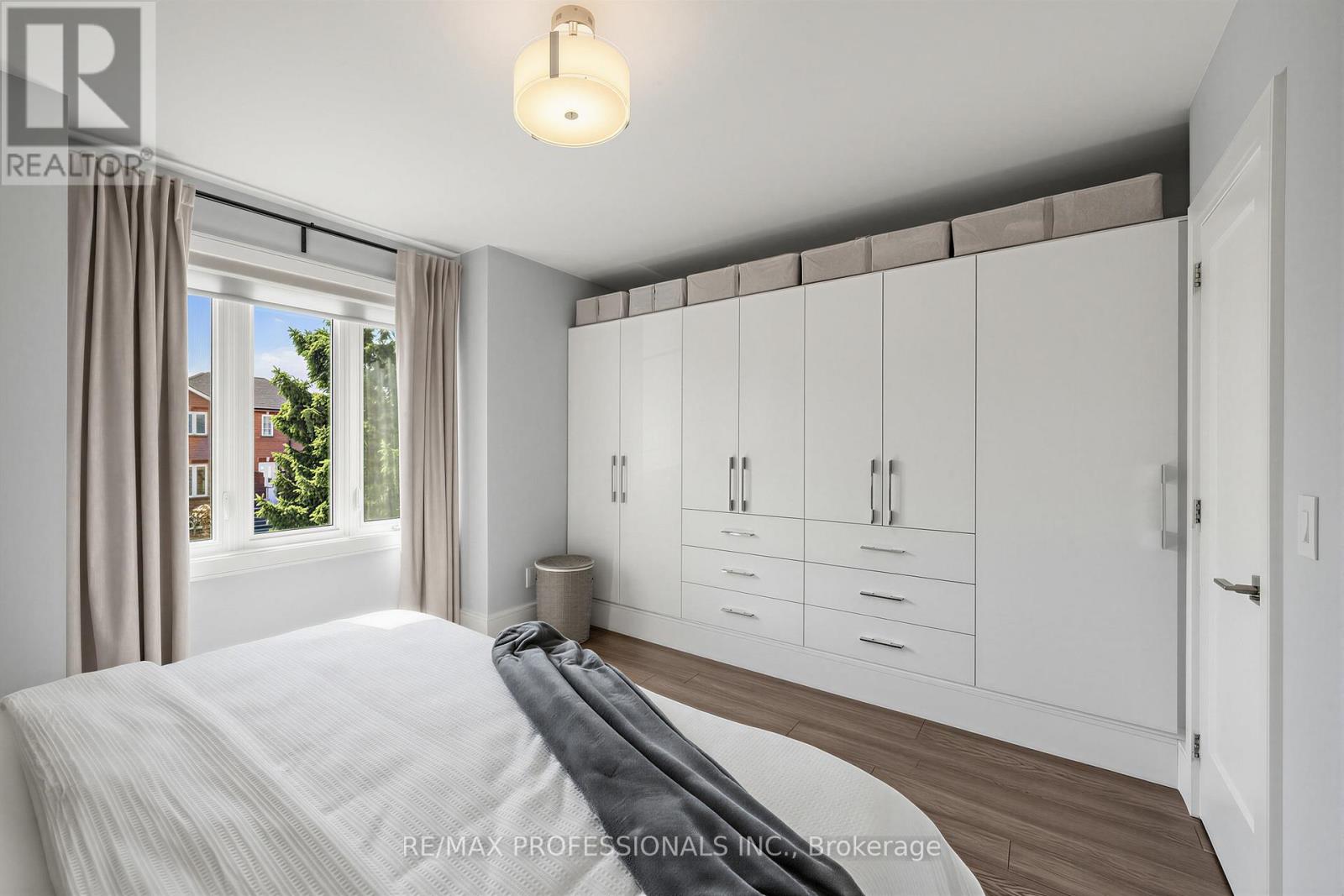 215 Gilbert Avenue, Toronto (Caledonia-Fairbank), Ontario  M6E 4W6 - Photo 19 - W13040084