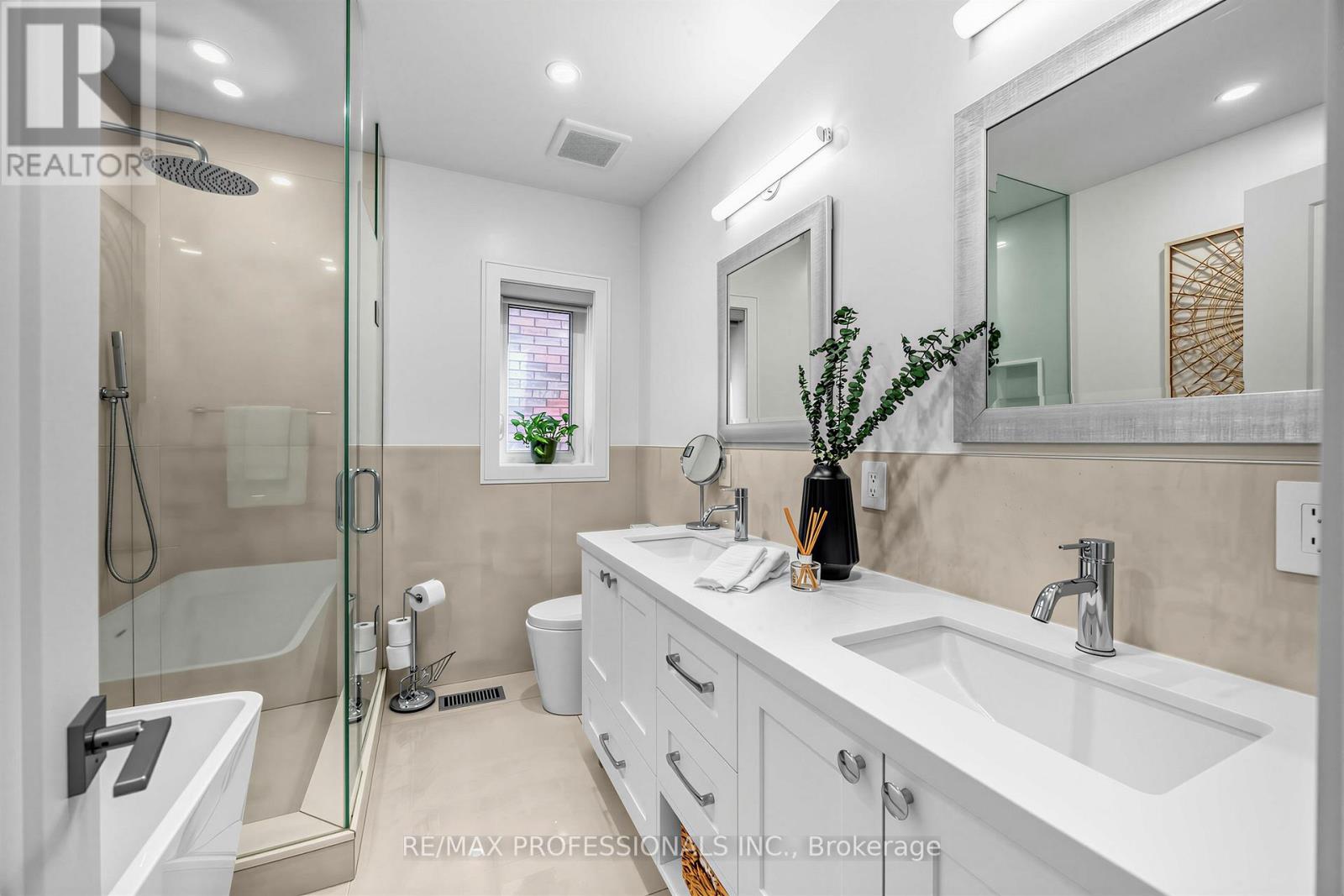 215 Gilbert Avenue, Toronto (Caledonia-Fairbank), Ontario  M6E 4W6 - Photo 20 - W13040084