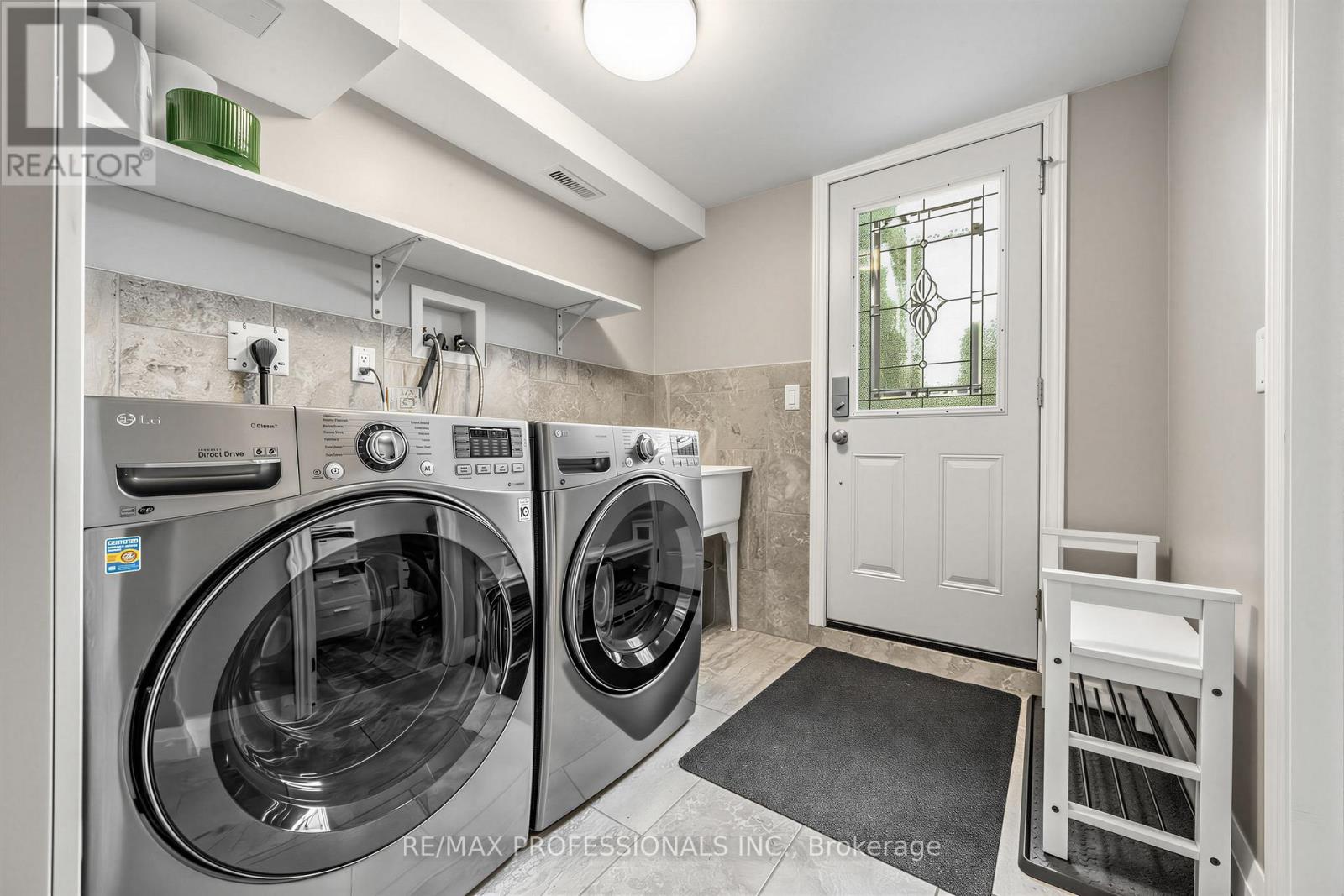 215 Gilbert Avenue, Toronto (Caledonia-Fairbank), Ontario  M6E 4W6 - Photo 23 - W13040084