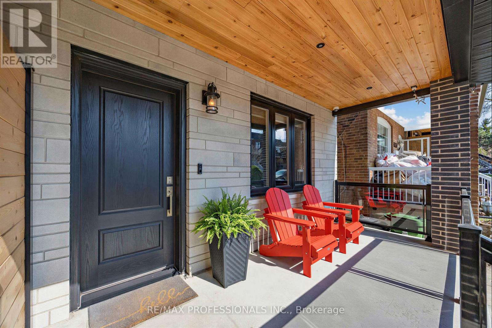 215 Gilbert Avenue, Toronto (Caledonia-Fairbank), Ontario  M6E 4W6 - Photo 3 - W13040084