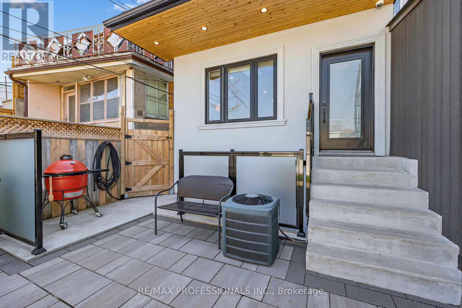 215 Gilbert Avenue, Toronto (Caledonia-Fairbank), Ontario  M6E 4W6 - Photo 30 - W13040084