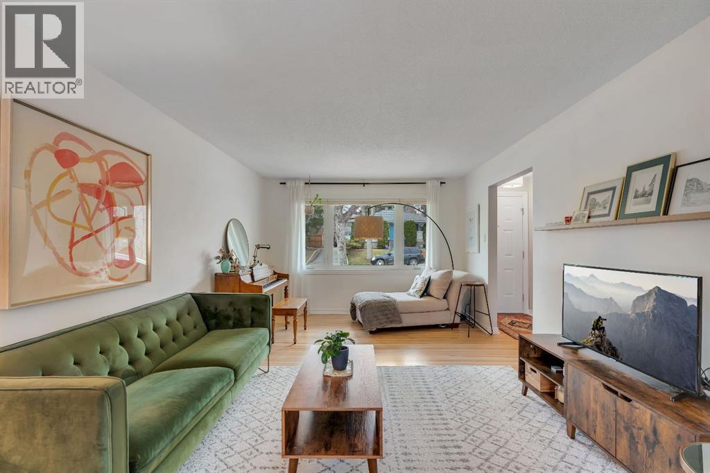 254 Hendon Drive Nw, Calgary, Alberta  T2K 1Z5 - Photo 3 - A2304616