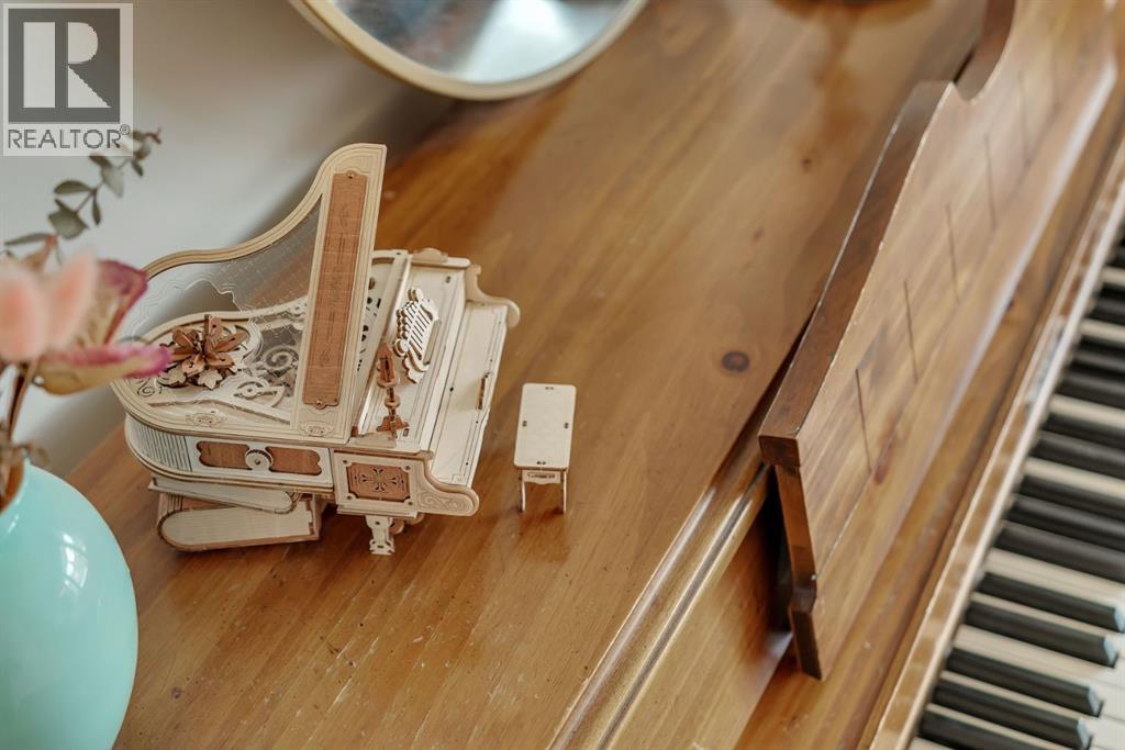 254 Hendon Drive Nw, Calgary, Alberta  T2K 1Z5 - Photo 5 - A2304616