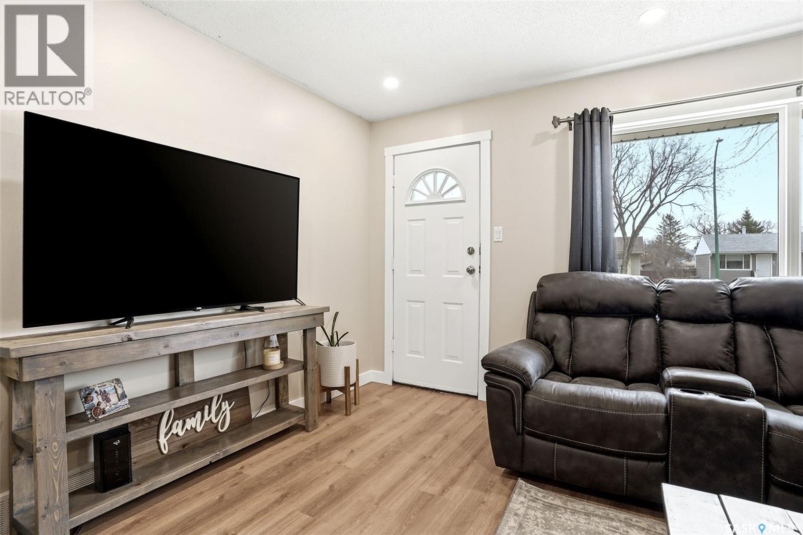 110 Ottawa Street, Regina, Saskatchewan  S4R 1N2 - Photo 3 - SK033680