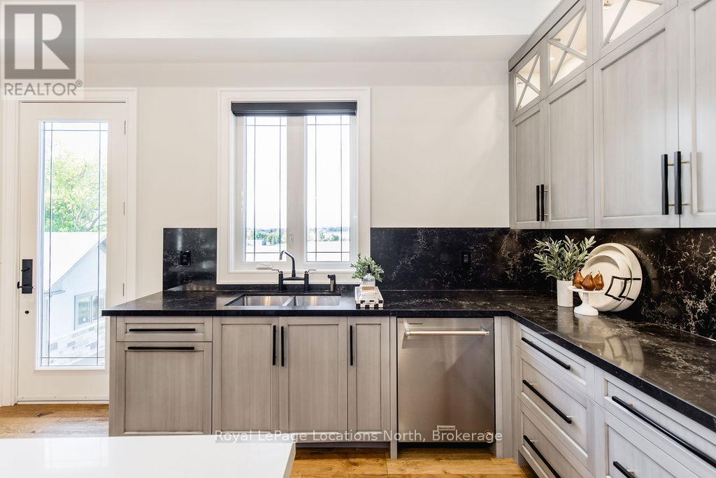 22 East John Street, Innisfil, Ontario  L0L 1L0 - Photo 18 - N12827798