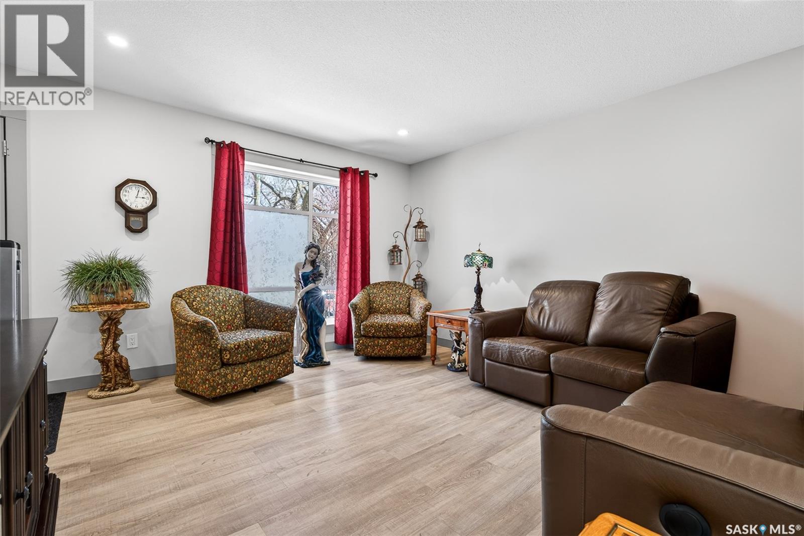 1160 Willow Avenue, Moose Jaw, Saskatchewan  S6H 1G8 - Photo 4 - SK033487