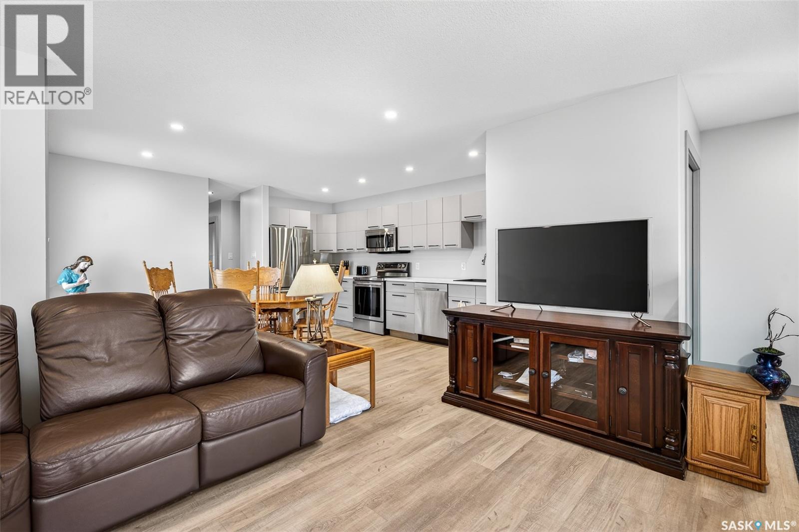 1160 Willow Avenue, Moose Jaw, Saskatchewan  S6H 1G8 - Photo 7 - SK033487