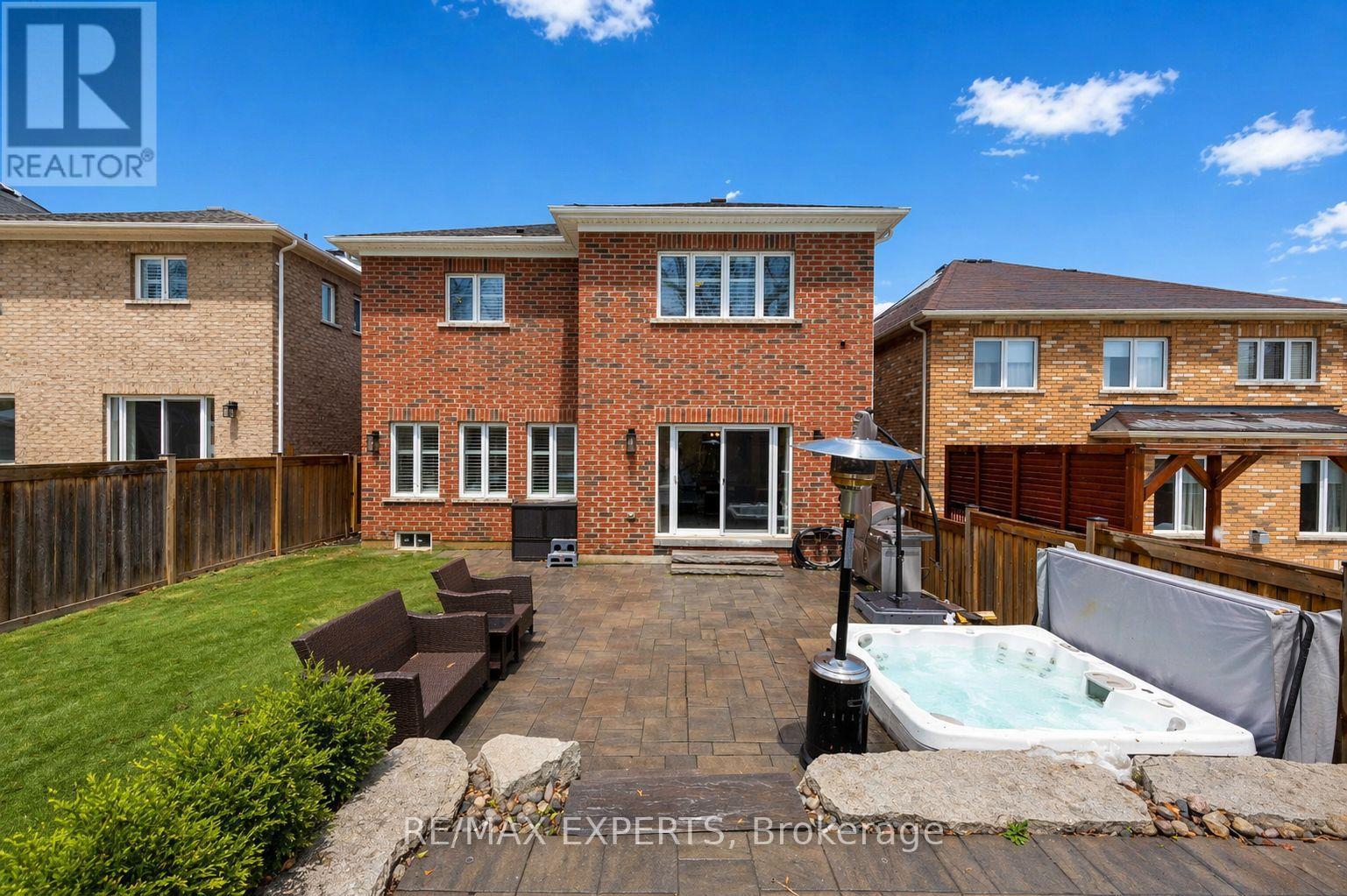 48 Manor Glen Crescent, East Gwillimbury, Ontario  L0G 1M0 - Photo 3 - N12936420