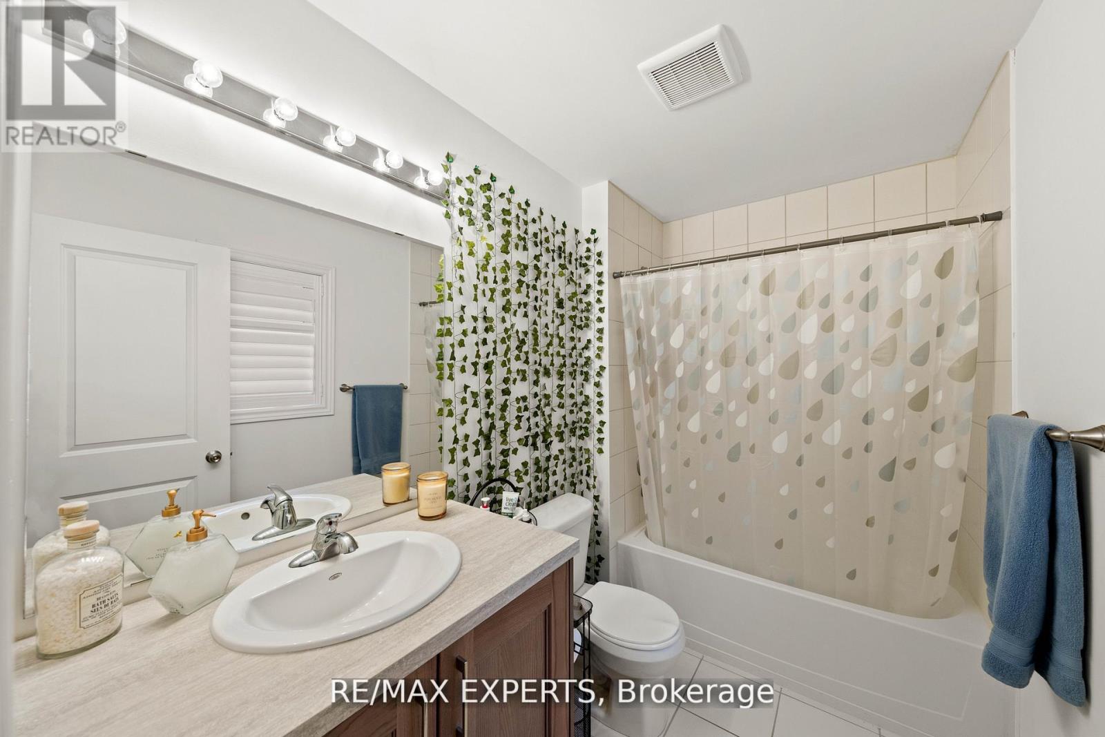 48 Manor Glen Crescent, East Gwillimbury, Ontario  L0G 1M0 - Photo 24 - N12936420