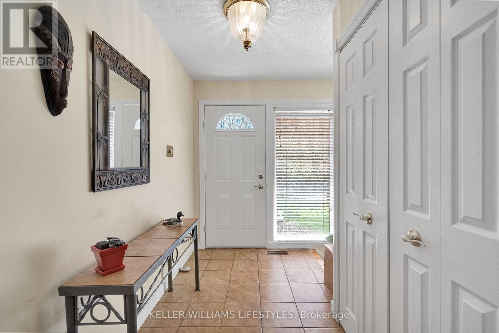 695 Woodcrest Boulevard, London South, Ontario  N6K 1P8 - Photo 3 - X13040390