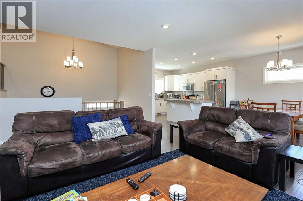 137 Coachman Way, Blackfalds, Alberta  T4M 0B4 - Photo 5 - A2304697