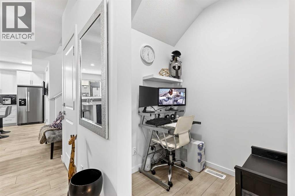 42 Heirloom Manor SE, Calgary, Alberta  T3S 0H2 - Photo 19 - A2297204