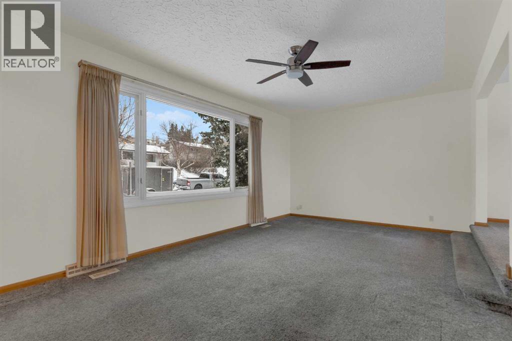 31 Gateway Drive SW, Calgary, Alberta  T3E 4J8 - Photo 5 - A2302148