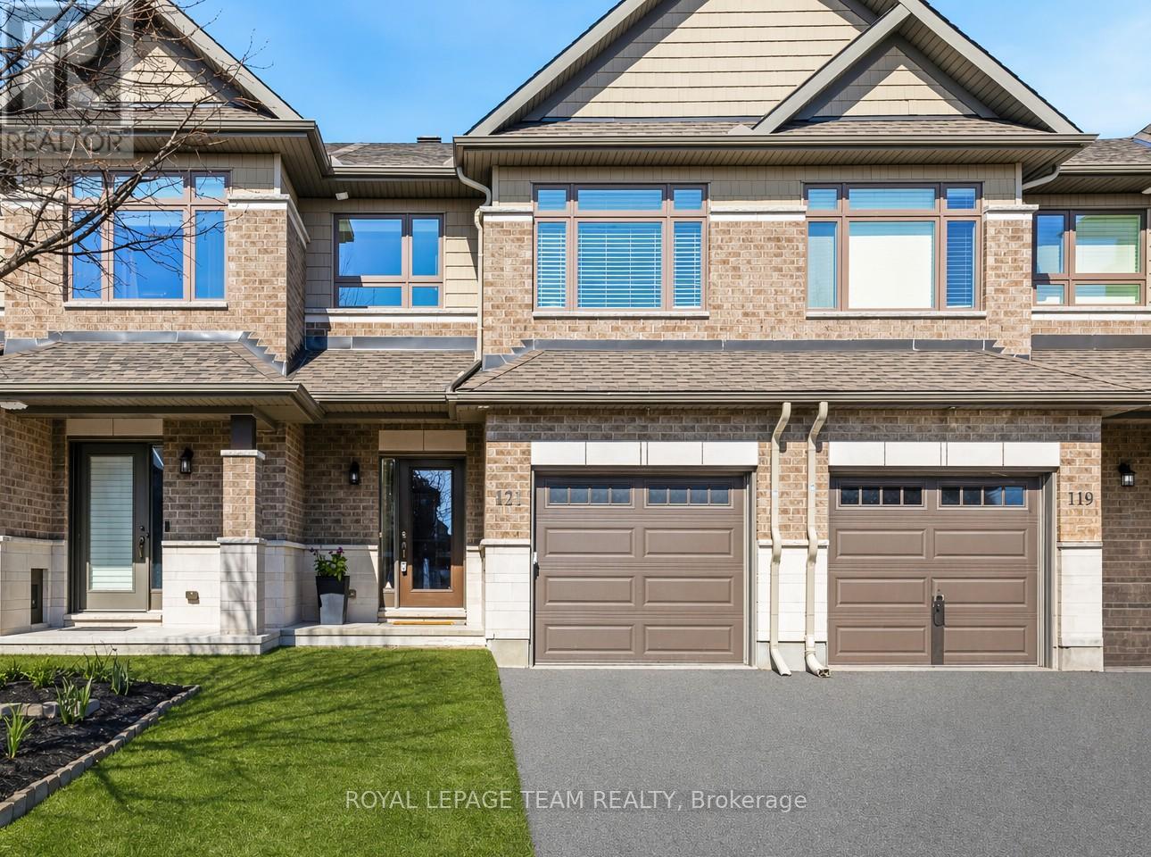 121 WOODHURST CRESCENT, Ottawa, Ontario