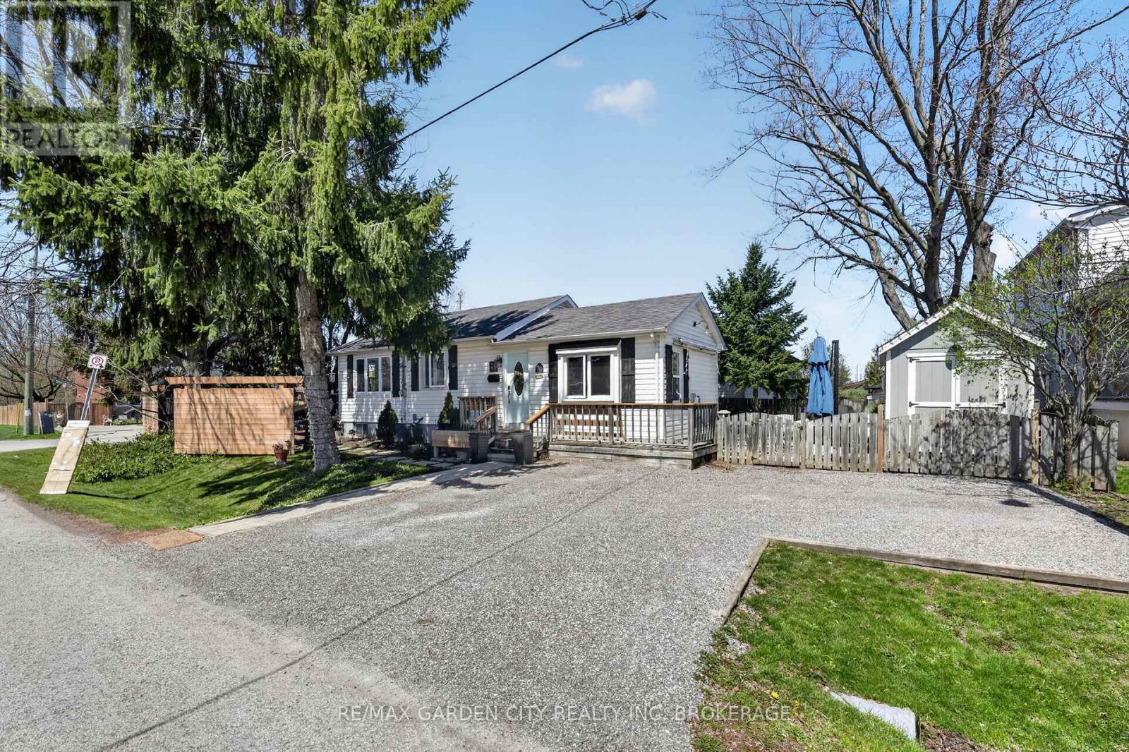 24 Bogart Street, St. Catharines, Ontario  L2M 1E6 - Photo 3 - X13040394