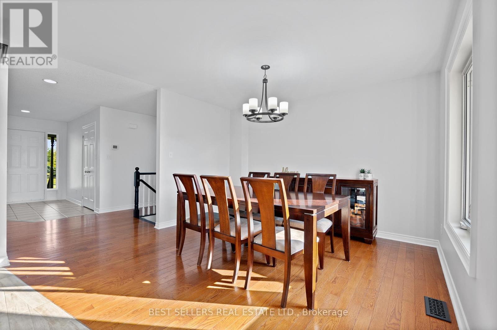 14 Pioneer Ridge Court, Essa, Ontario  L0L 1N0 - Photo 14 - N12613812