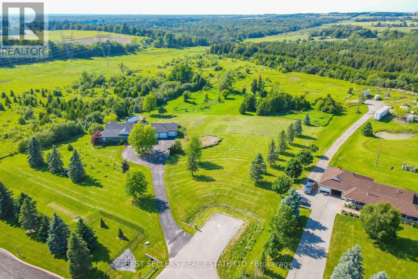 14 Pioneer Ridge Court, Essa, Ontario  L0L 1N0 - Photo 3 - N12613812