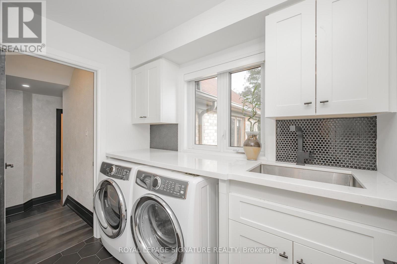 2324 Hilltop Lane, Oakville, Ontario  L6M 3M8 - Photo 25 - W13035778