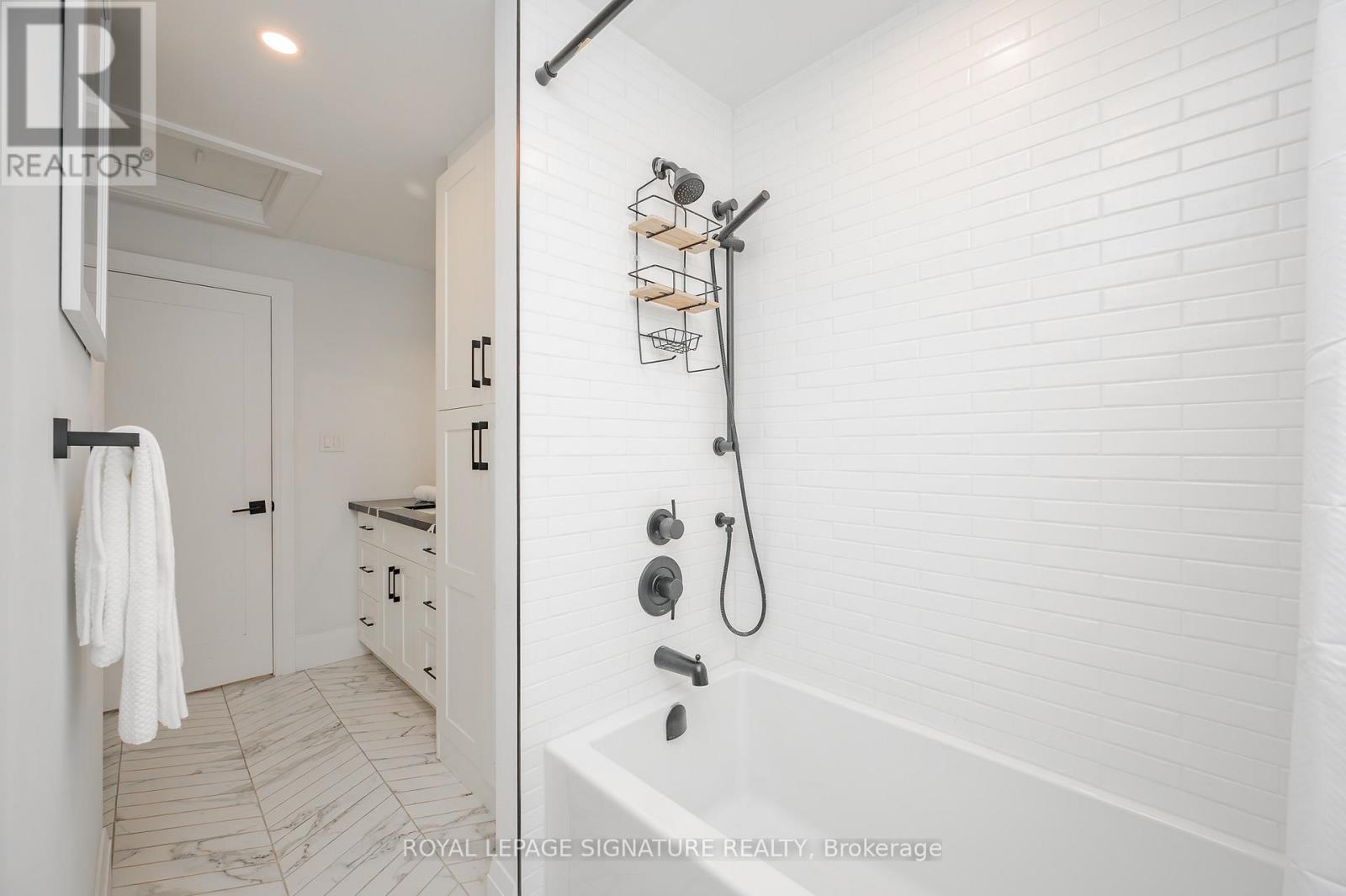 2324 Hilltop Lane, Oakville, Ontario  L6M 3M8 - Photo 23 - W13035778