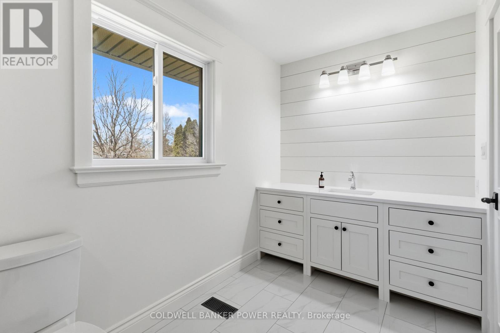 54 Lloyd Manor Crescent, London North, Ontario  N6H 3Z3 - Photo 33 - X13040094