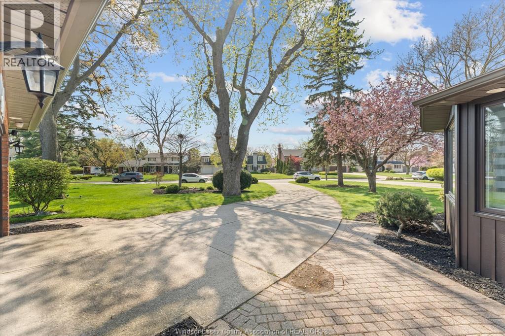 3480 Ouellette, Windsor, Ontario  N9E 3L9 - Photo 4 - 26009126