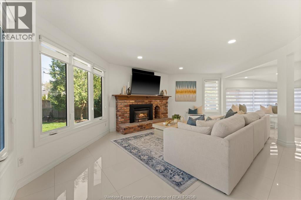 3480 Ouellette, Windsor, Ontario  N9E 3L9 - Photo 9 - 26009126