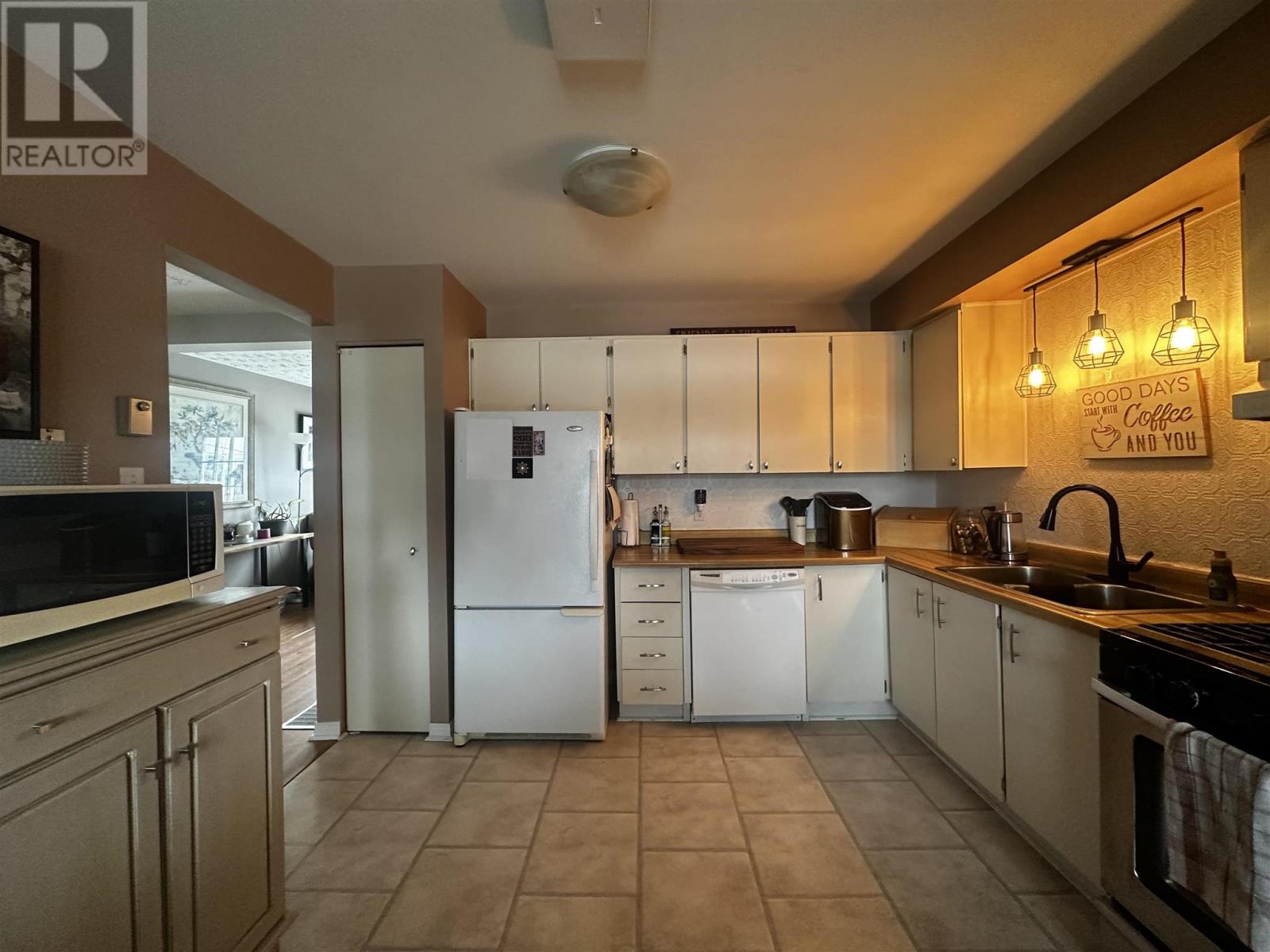 59 Farrell Cres, Elliot Lake, Ontario  P5A 3N5 - Photo 3 - SM260674