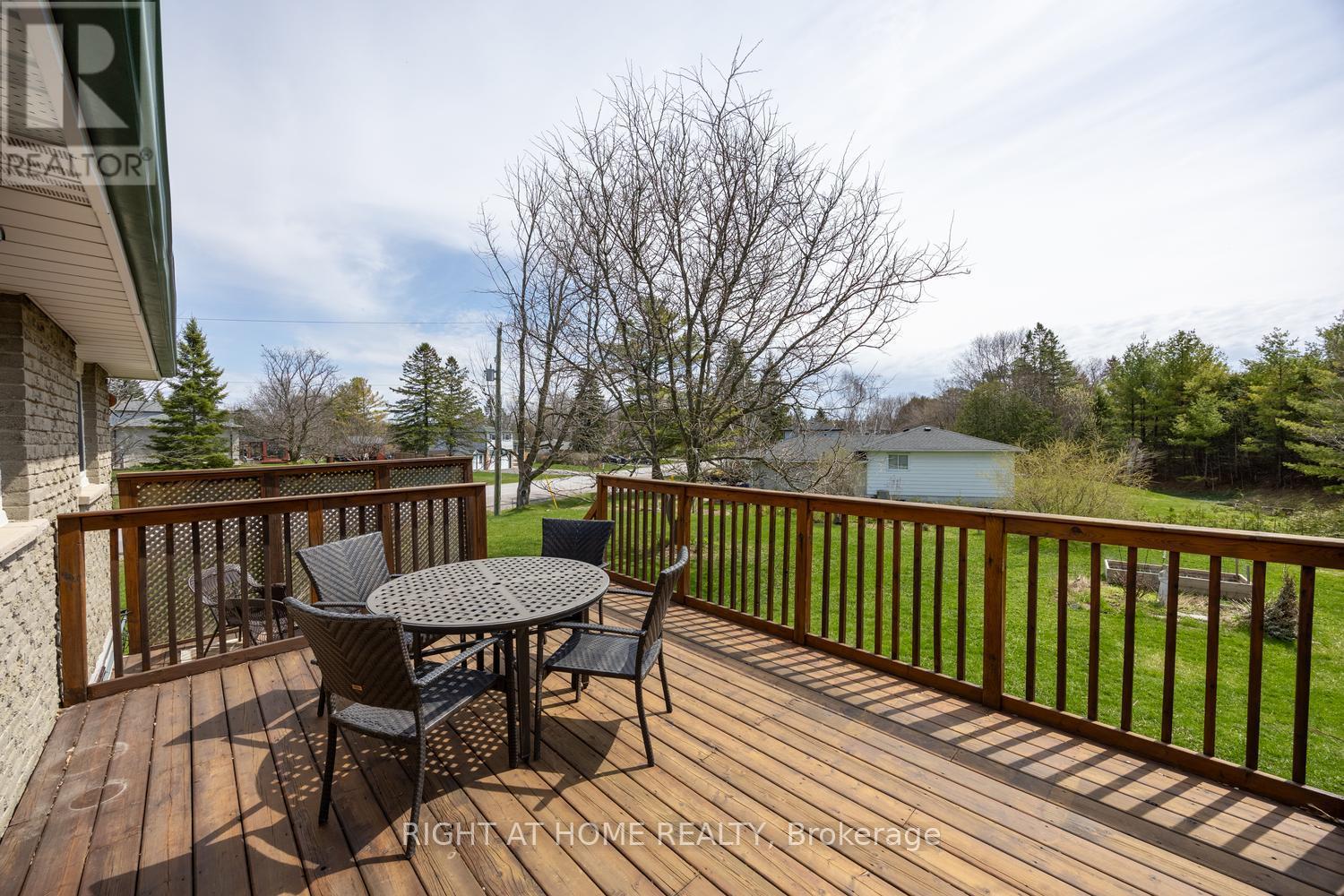 17 Crestview Avenue, Scugog, Ontario  L0B 1B0 - Photo 7 - E13040252