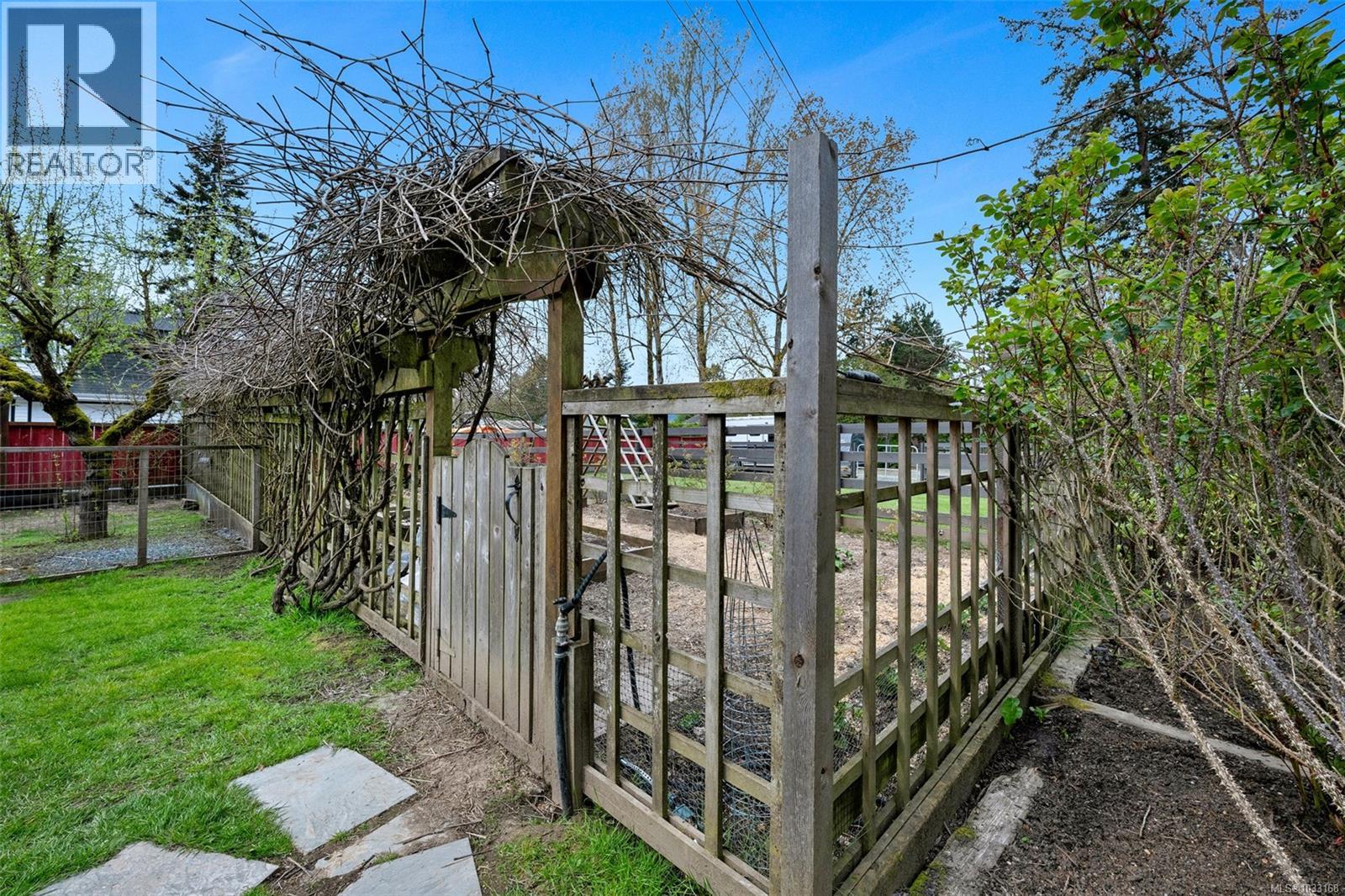 7356 Wallace Dr, Central Saanich, British Columbia  V8M 1S9 - Photo 72 - 1033168