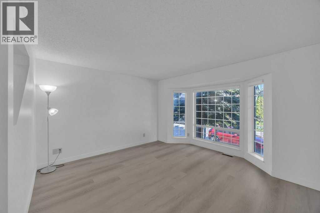 67 Martinwood Road Ne, Calgary, Alberta  T3J 3G7 - Photo 11 - A2297198