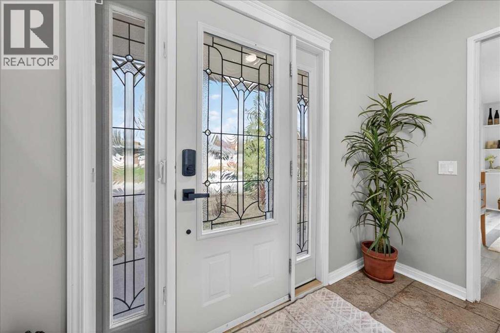 611 Lake Linnet Crescent SE, Calgary, Alberta  T2J 2J3 - Photo 2 - A2303802