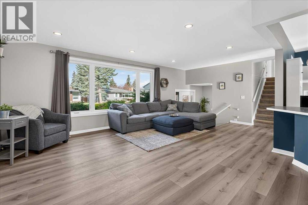 611 Lake Linnet Crescent SE, Calgary, Alberta  T2J 2J3 - Photo 5 - A2303802