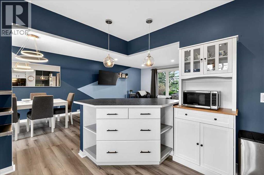 611 Lake Linnet Crescent SE, Calgary, Alberta  T2J 2J3 - Photo 11 - A2303802