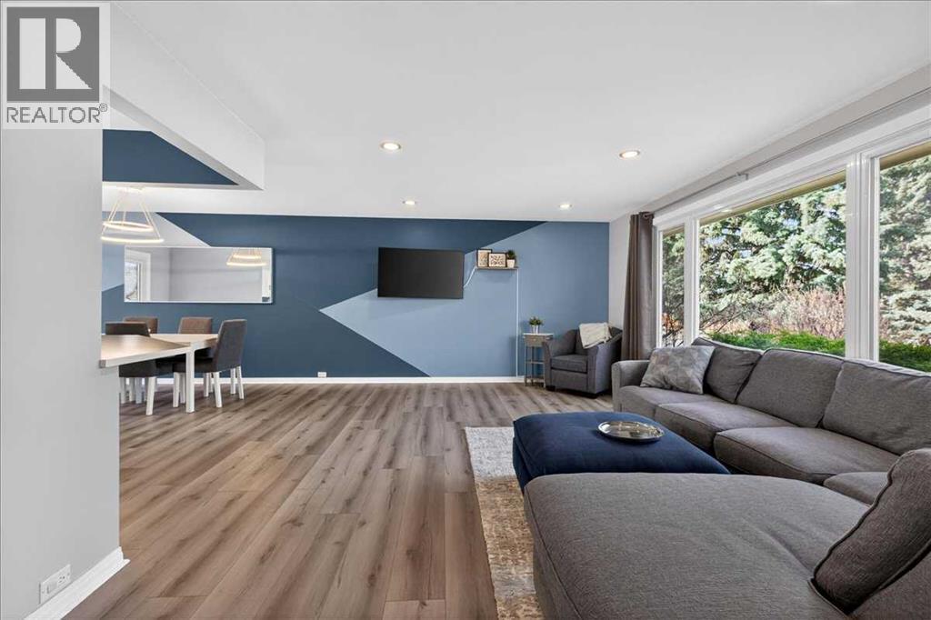 611 Lake Linnet Crescent SE, Calgary, Alberta  T2J 2J3 - Photo 3 - A2303802