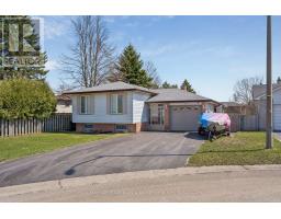 11 CHARLOTTE COURT, Barrie, Ontario