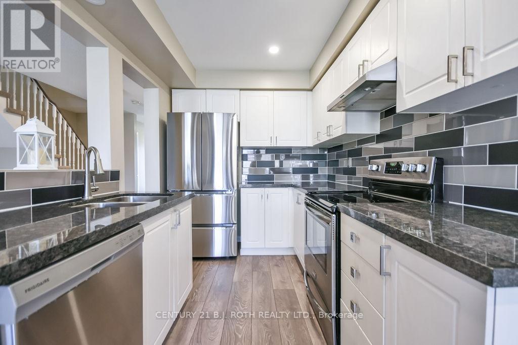 92 Cunningham Drive, Barrie (Ardagh), Ontario  L4N 8L5 - Photo 10 - S13040474