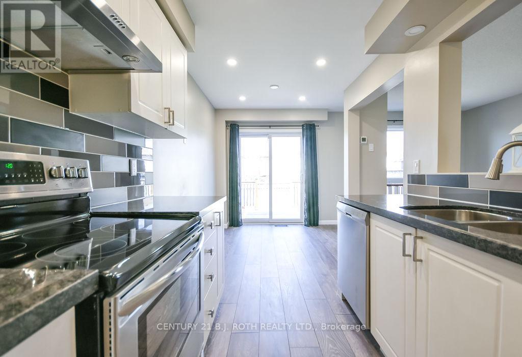 92 Cunningham Drive, Barrie (Ardagh), Ontario  L4N 8L5 - Photo 11 - S13040474