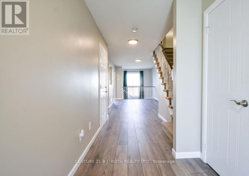 92 Cunningham Drive, Barrie (Ardagh), Ontario  L4N 8L5 - Photo 4 - S13040474