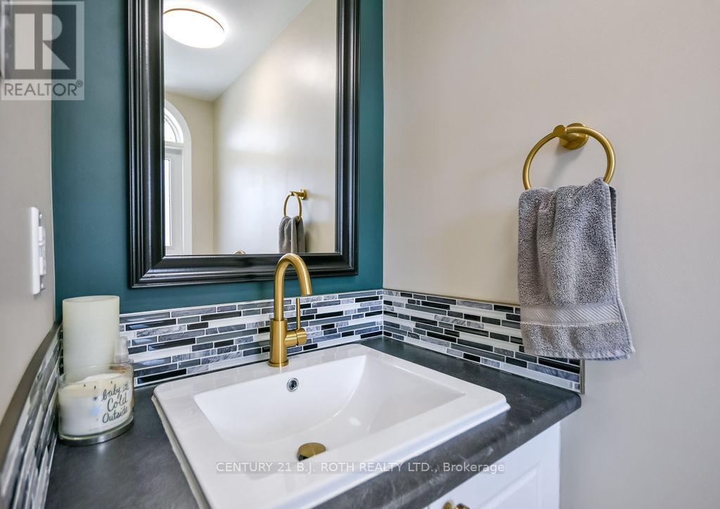 92 Cunningham Drive, Barrie (Ardagh), Ontario  L4N 8L5 - Photo 5 - S13040474