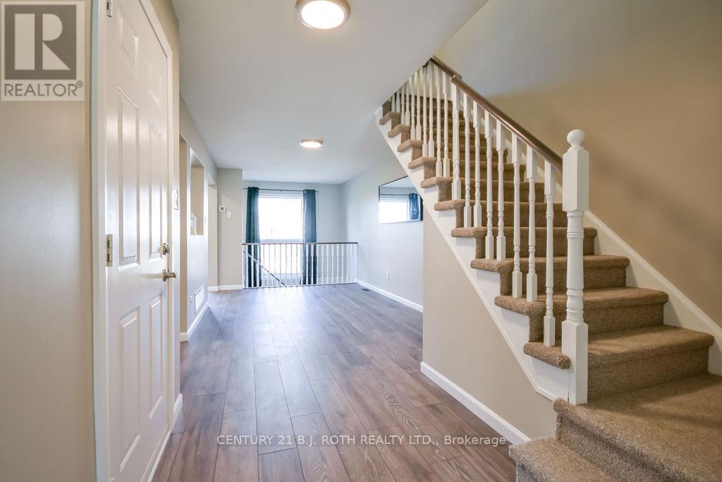 92 Cunningham Drive, Barrie (Ardagh), Ontario  L4N 8L5 - Photo 6 - S13040474