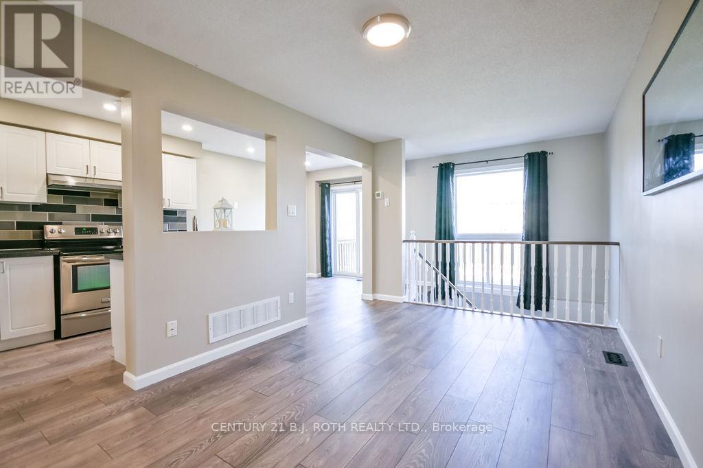 92 Cunningham Drive, Barrie (Ardagh), Ontario  L4N 8L5 - Photo 7 - S13040474