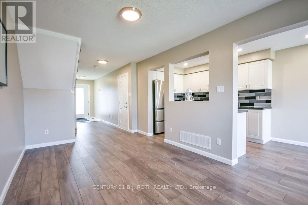 92 Cunningham Drive, Barrie (Ardagh), Ontario  L4N 8L5 - Photo 8 - S13040474